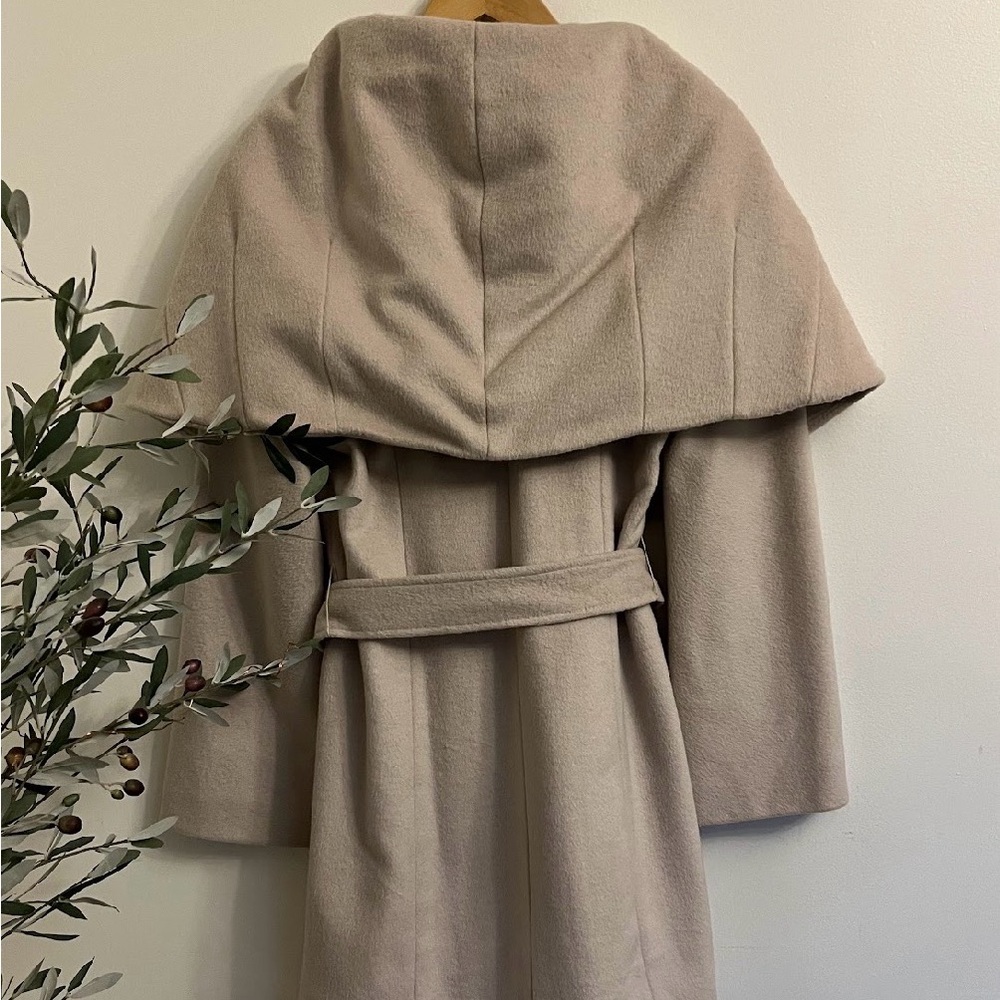 Tahari coat - Picture 2 of 3
